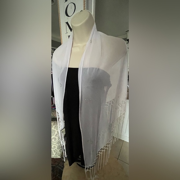 Ingear White Embroidered Fringe shawl - Picture 3 of 8